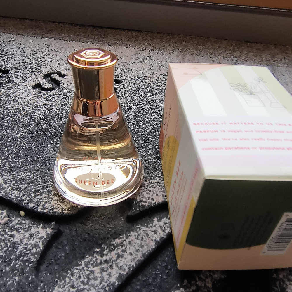 Good Chemistry Queen Bee Eau De Parfum Perfume 1.69 fl oz Fragrance NIB - Picture 3 of 4
